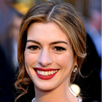 Anne Hathaway Hair Color on Mg   S Fav Oscars 2011 Dress  Hair   Makeup Looks   Midtown Girl